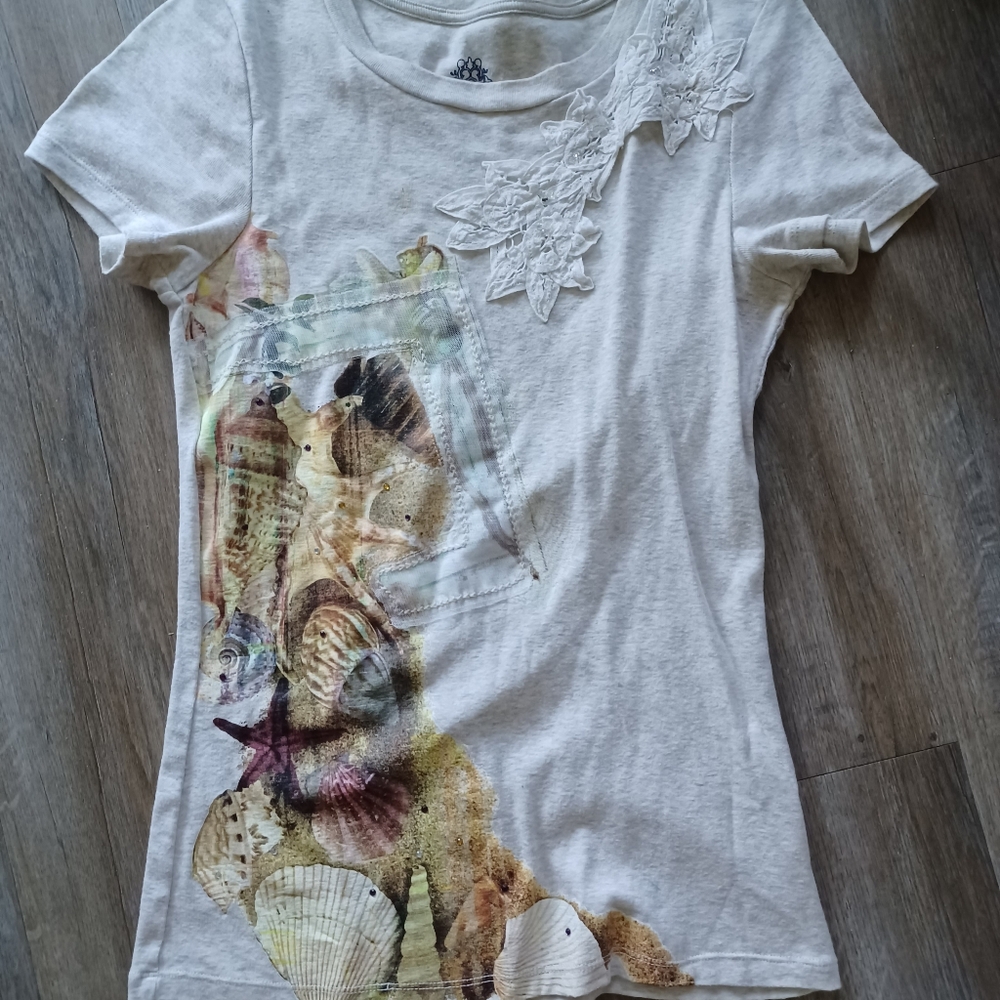 Bandolinoblu Short Sleeve Tee Shirt At The Beach  ** EUC **